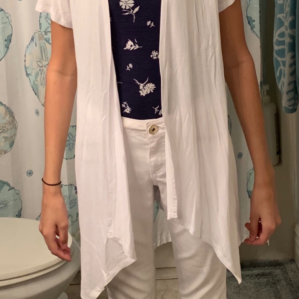 Apt 9 white overshirt size Medium